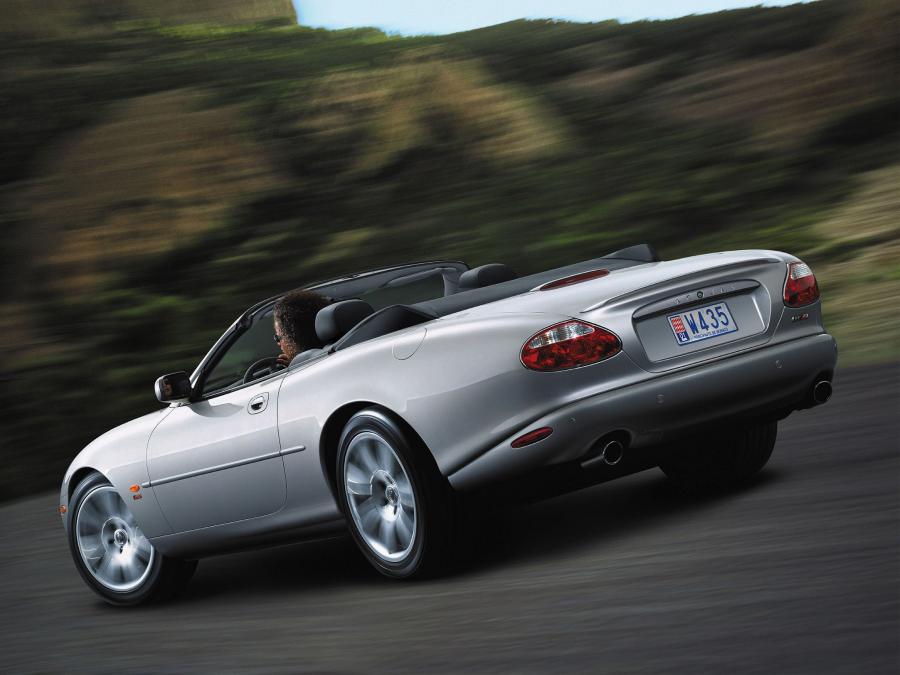  Jaguar XKR Convertible 2003 года  (фото 3 из 8)